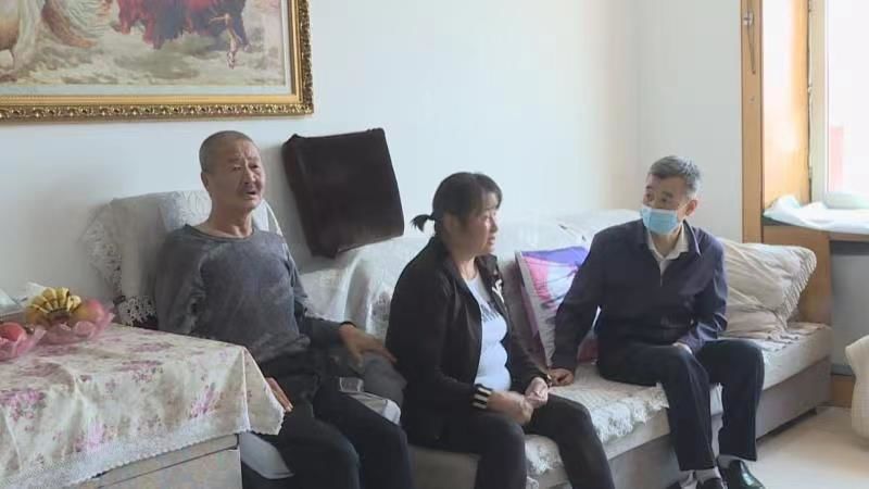 县政协副主席郭辉深入吉康街道庆明社区开展万名党员干部“进社区、走小区、交朋友、办实事”主题活动