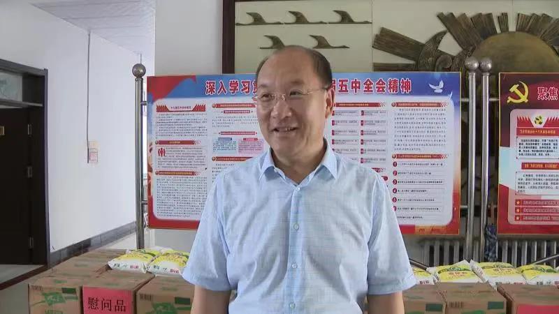 县委书记于雷“八一”节前走访慰问人武部官兵