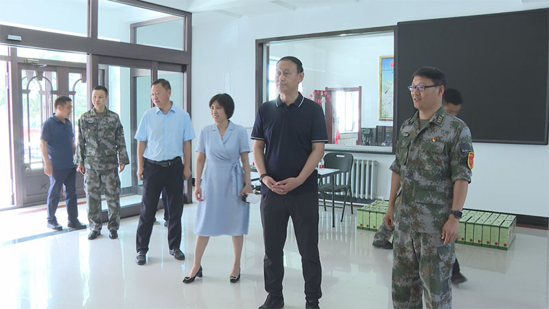 仇文会“八一”建军节前慰问人武部官兵