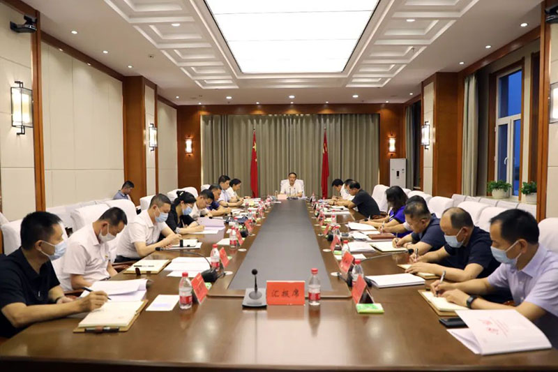 仇文会主持召开县委理论学习中心组第十次集体学习会议