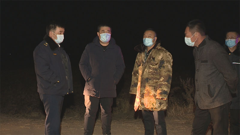 县委常委、政法委书记杨士锋深入包联乡镇检查秸秆禁烧工作