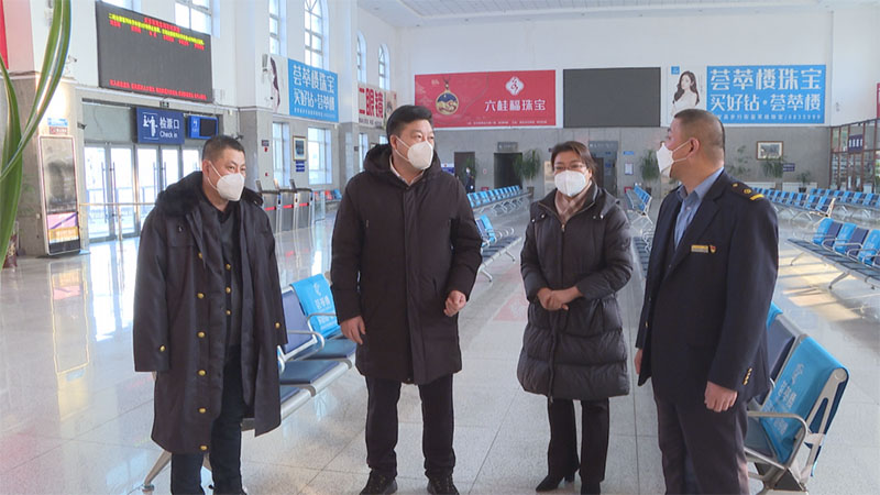 吴喜龙看望慰问节日期间坚守一线的工作人员